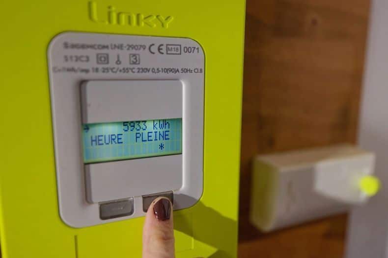 Écran d'un compteur Linky en avril 2026 indiquant le numéro de PRM pour comprendre sa facture d'électricité (EDF, TotalEnergies, Engie, Plenitude)