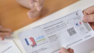 Infographie complète du guide pilier Chèque Énergie 2026 : calendrier de versement, éligibilité et montant pour vos factures EDF, Engie et TotalEnergies.