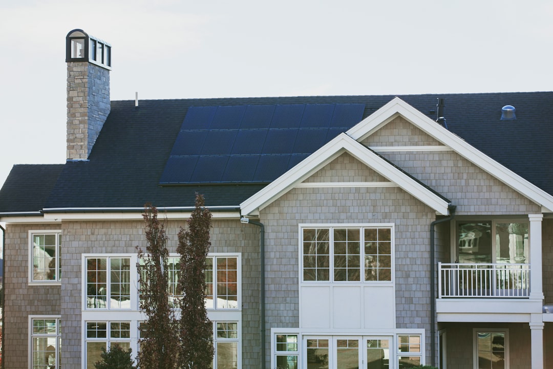 Erreurs installation panneaux solaires à éviter sur maison